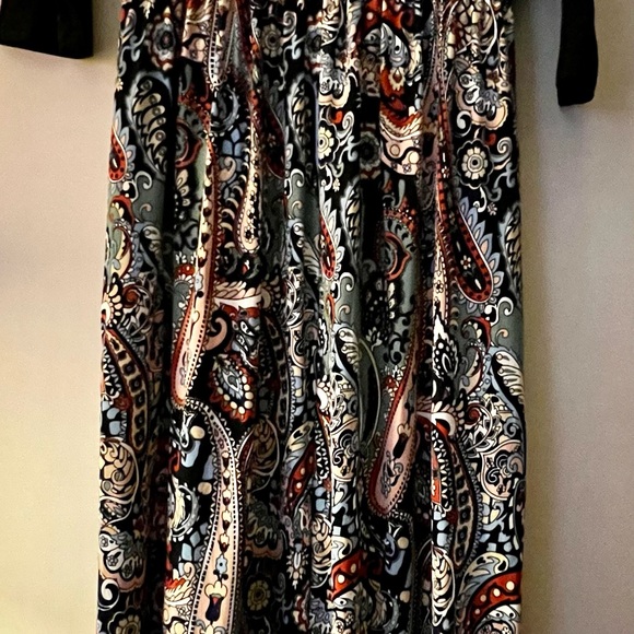 NWT…maxi dress size L. 3/4 sleeve, t-shirt type material. Very comfortable. - Picture 5 of 8